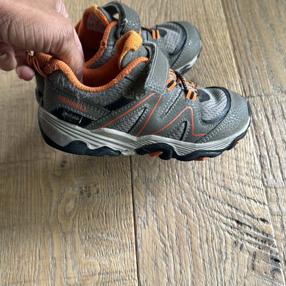 Merrell size Toddler 10 shoe